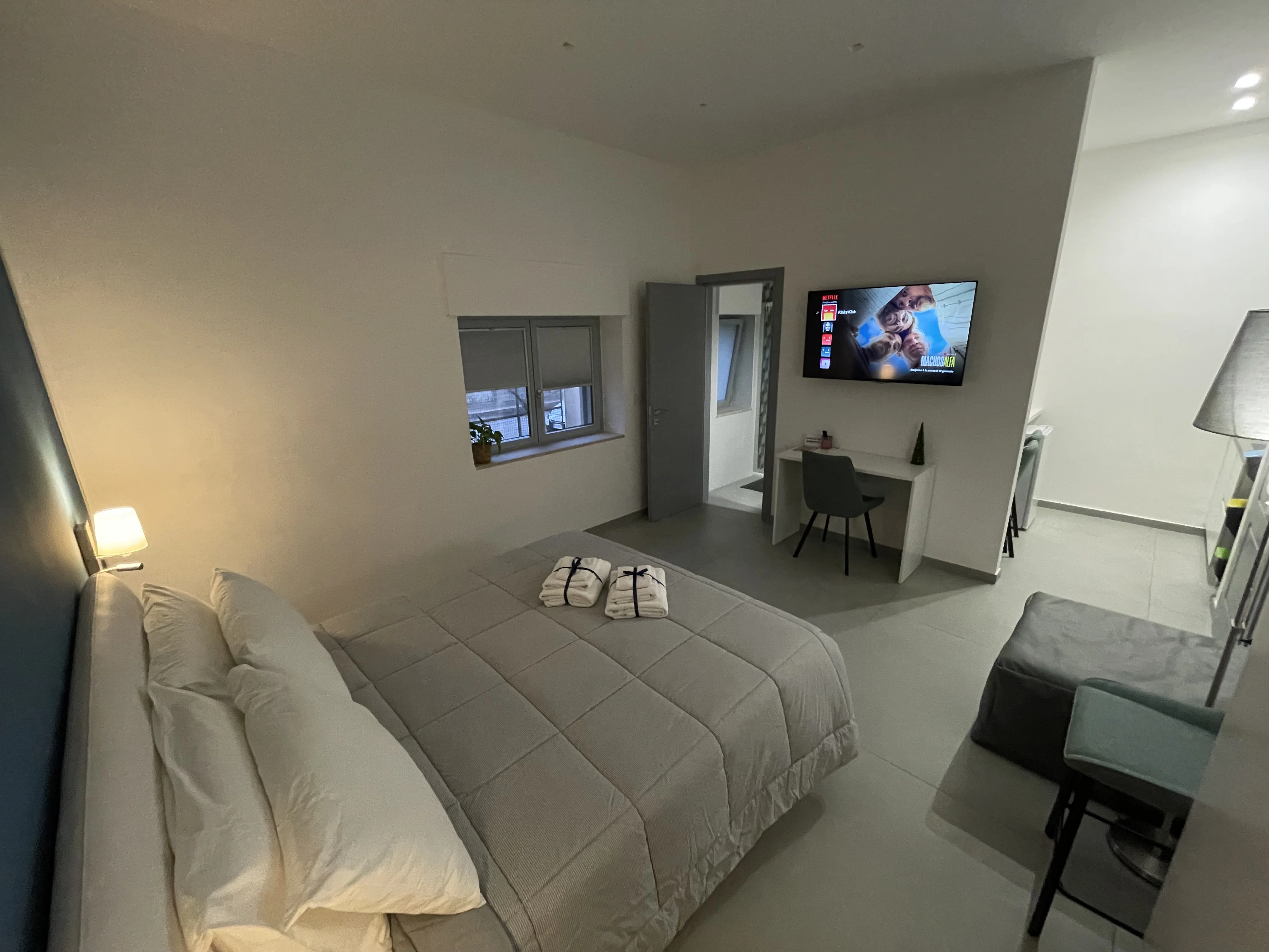 Bett und Einrichtungsdetail, La Dimora